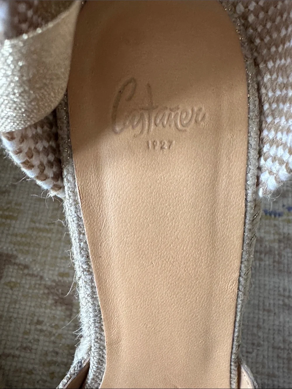Tuckernuck carina wedges